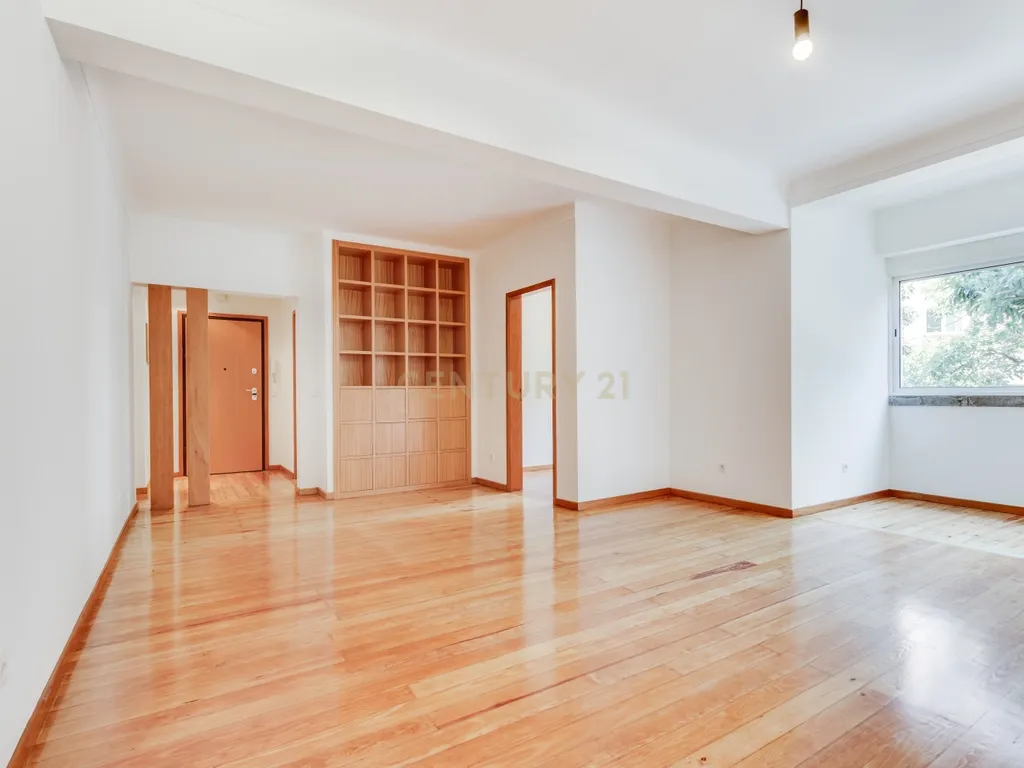 Apartamento T3 | 125 m² | Praça Pasteur – Lisboa - Image 3