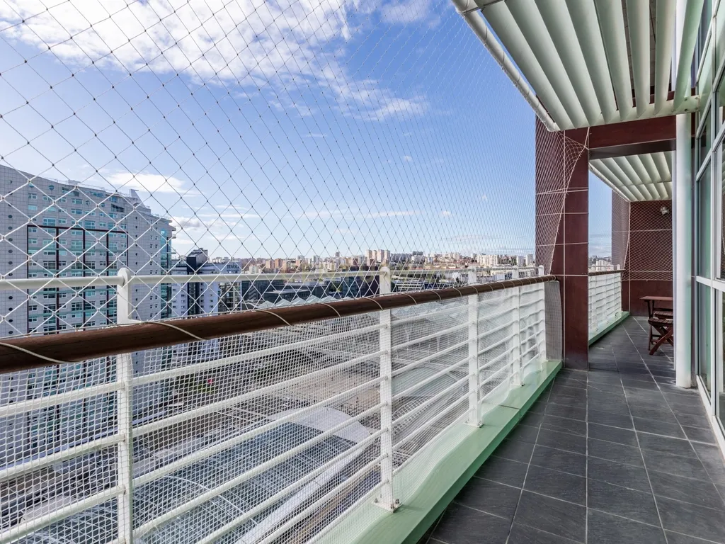 T3 Duplex na Torre de São Rafael com Vista Deslumbrante sobre o Tejo no Parque das Nações - Image 35