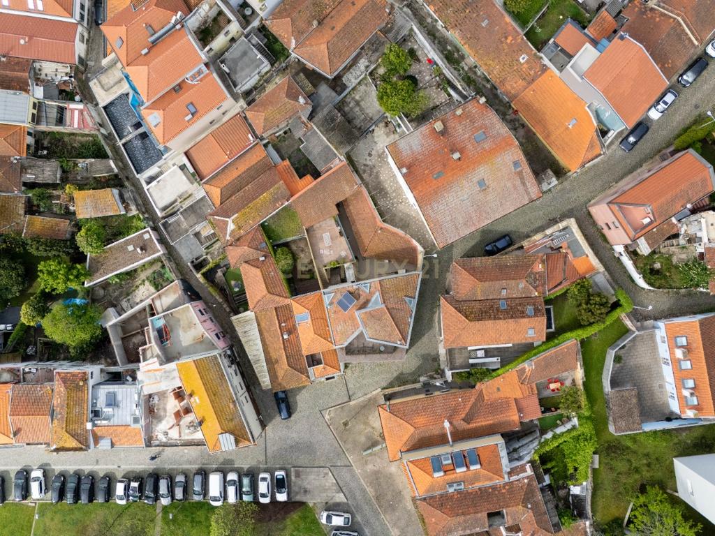 Exclusiva Moradia de Luxo no Coração do Ouro – Rua Senhor da Boa Morte, Porto - Image 11