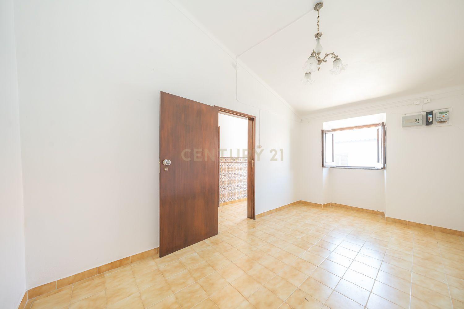 Fotografia 4 de Moradia T2 para Remodelação em Vale de Açor de Cima – Mértola