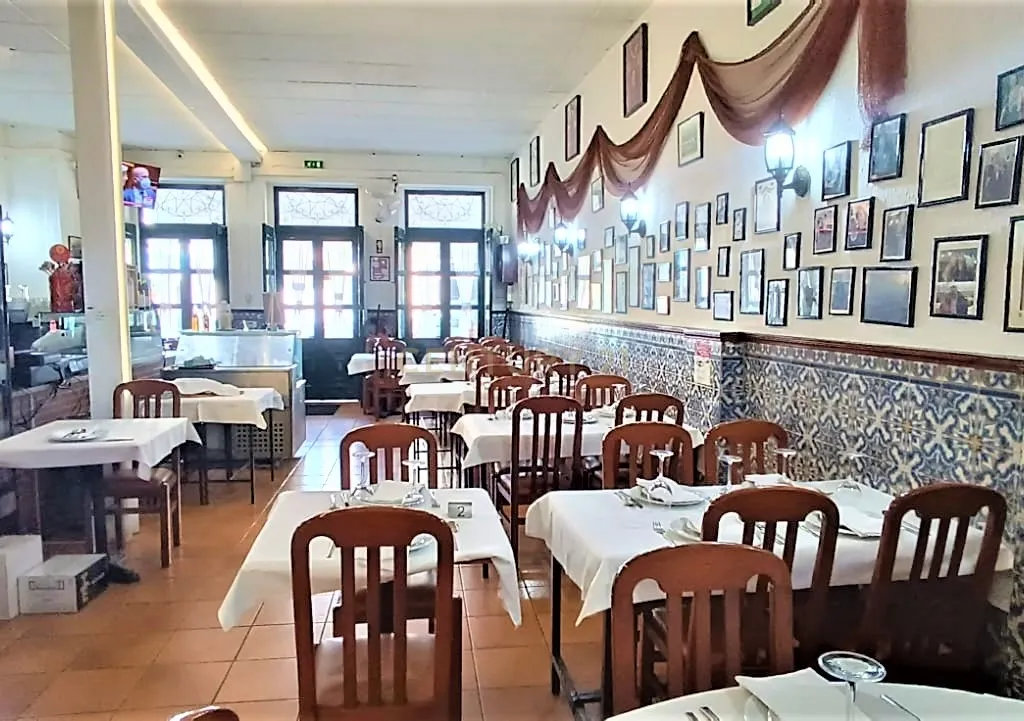 Trespasse de um conceituado restaurante "O Malcriado", com apartamento T2 associado, no centro de Matosinhos, Porto - Image 9