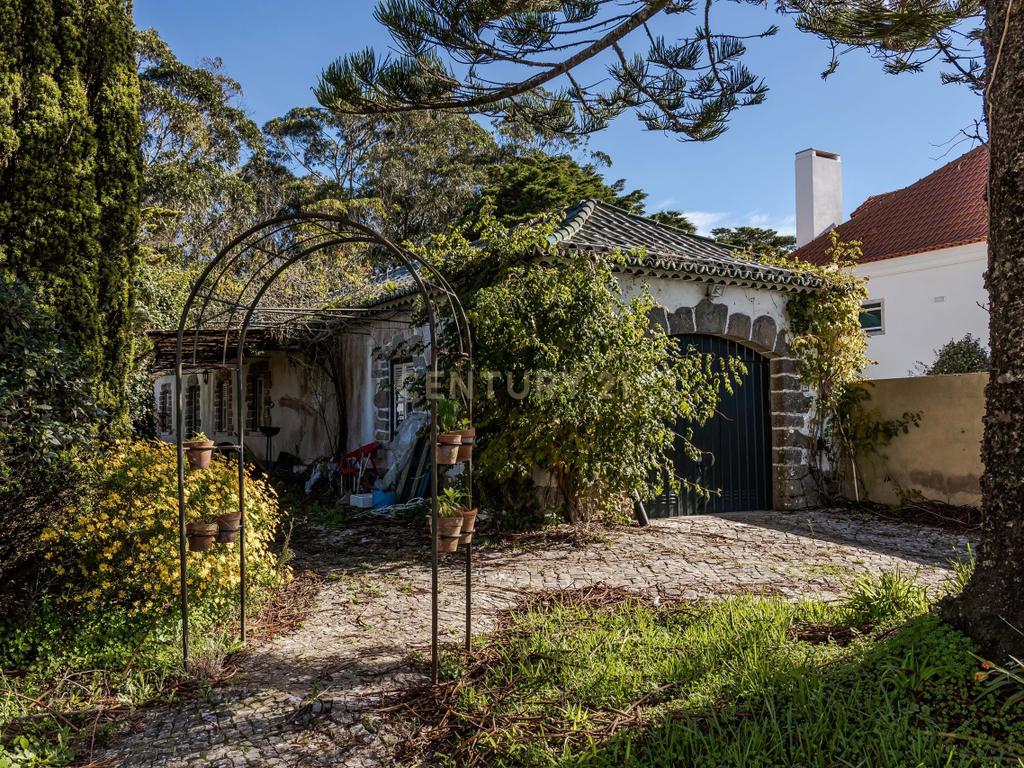 Palacete com 5 Quartos no Coração de Sintra - Image 16