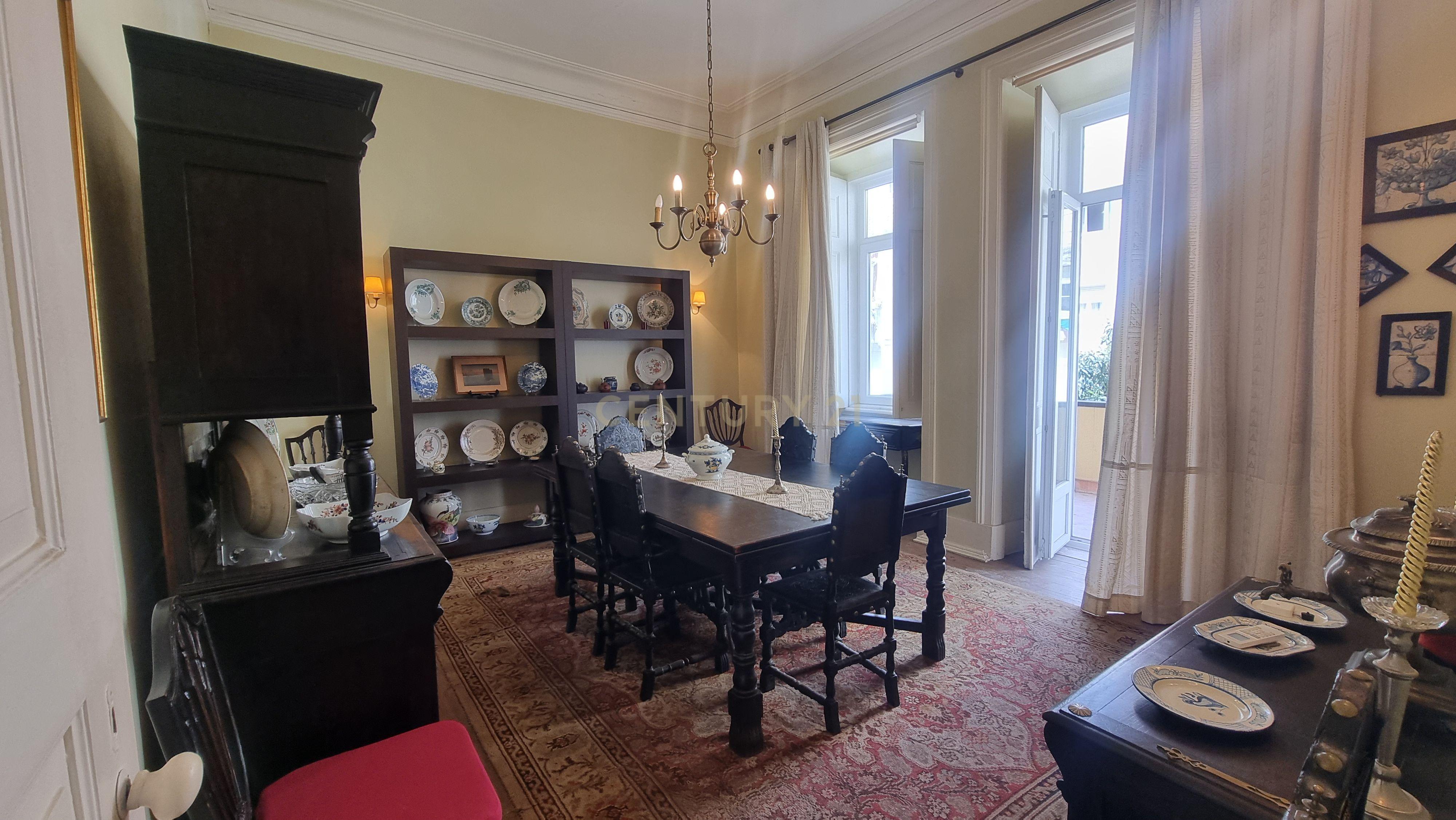 Apartamento Pombalino de Charme com 8 Assoalhadas – Av. Almirante Reis, Lisboa - Image 12