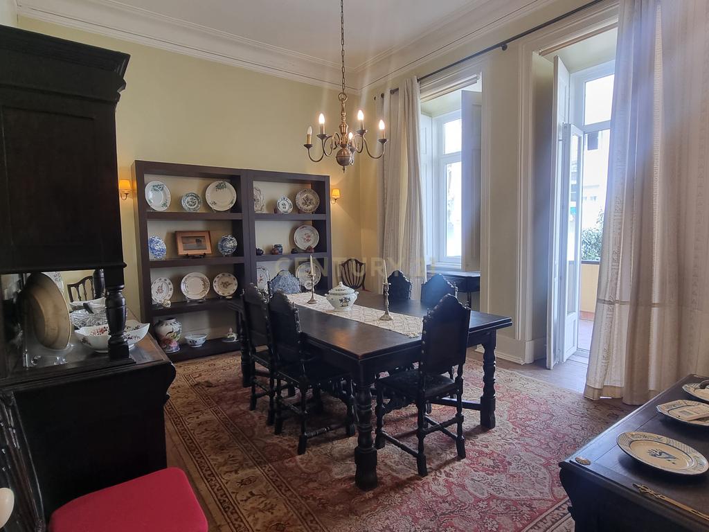 Apartamento Pombalino de Charme com 8 Assoalhadas – Av. Almirante Reis, Lisboa - Image 6