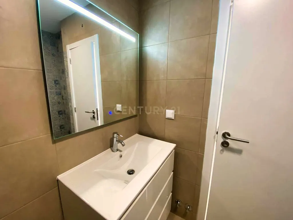 Apartamento T0 Totalmente Renovado - Image 9