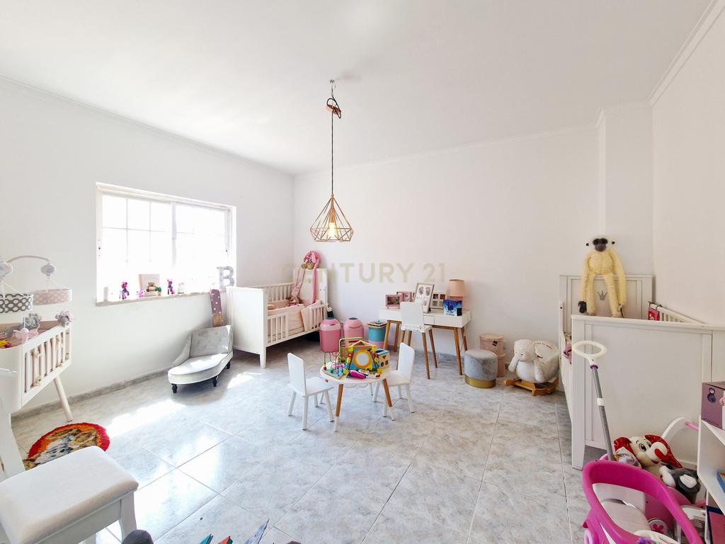 Moradia isolada de 6 assoalhadas com garagem - Zona tranquila - Image 21