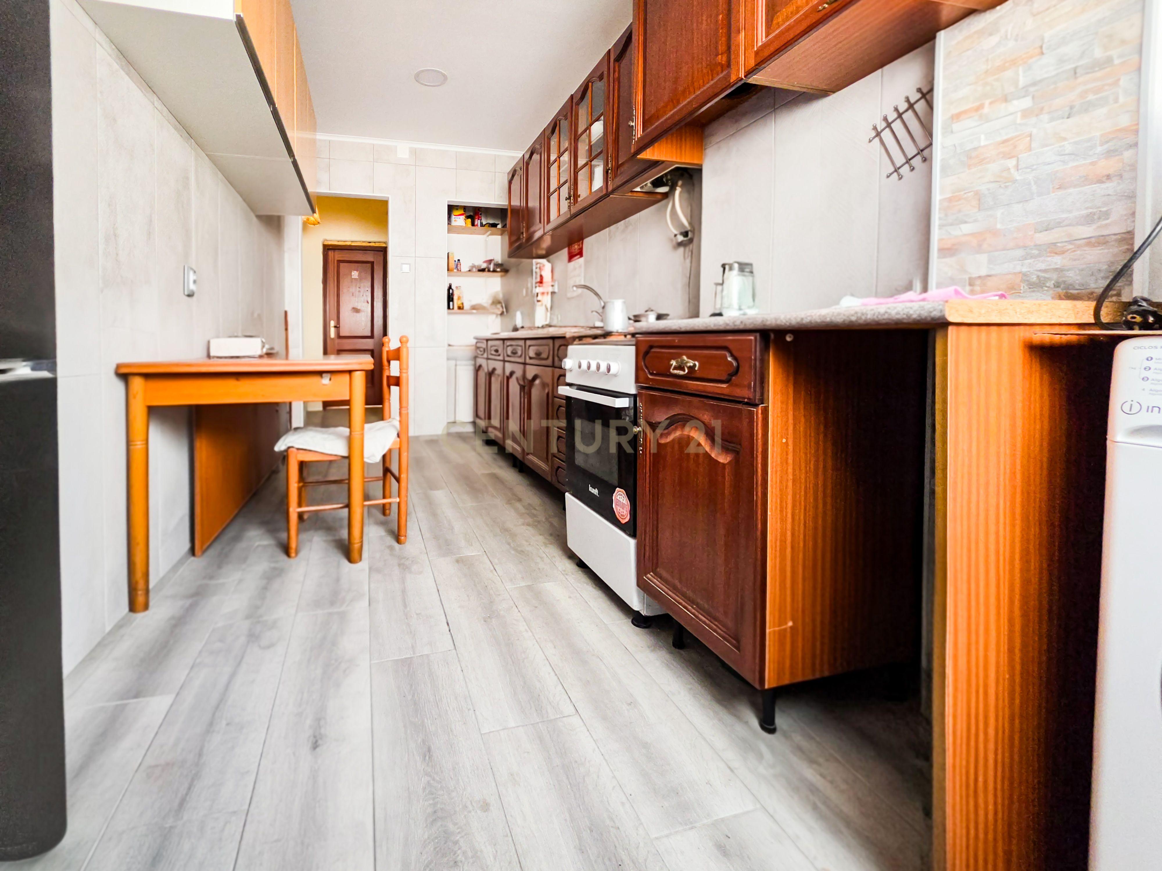 Fotografia 6 de Apartamento T1 com Varanda em Localização Central