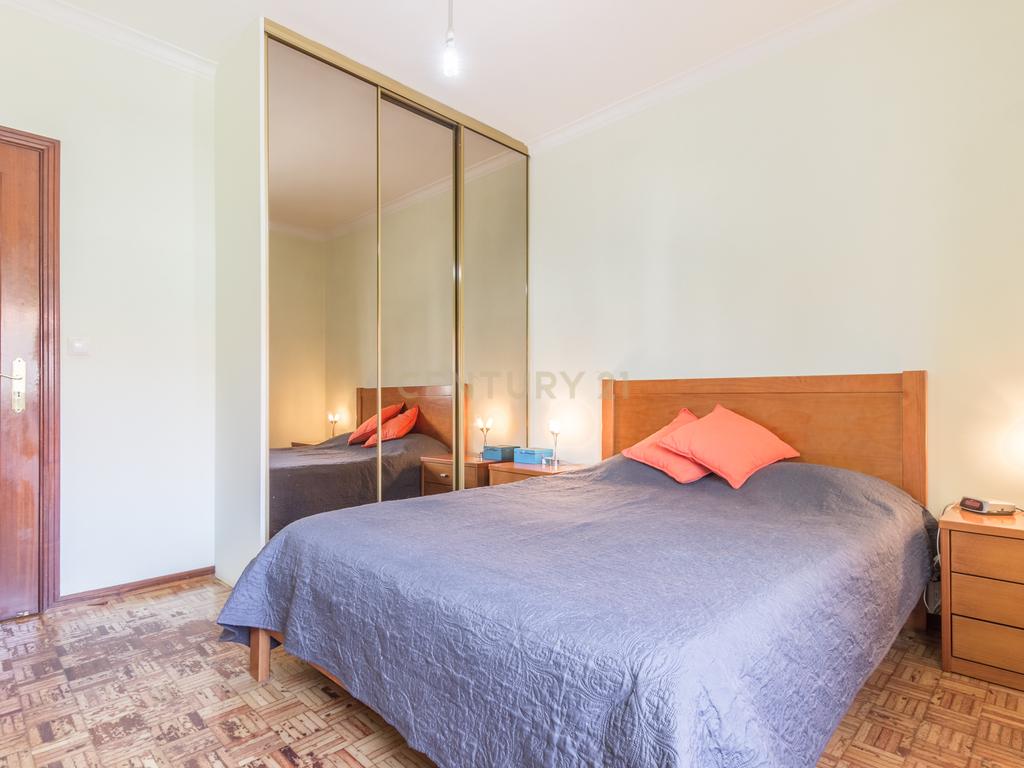 Apartamento T4 transformado em T3, na Baixa da Banheira com boa exposição solar - Image 15