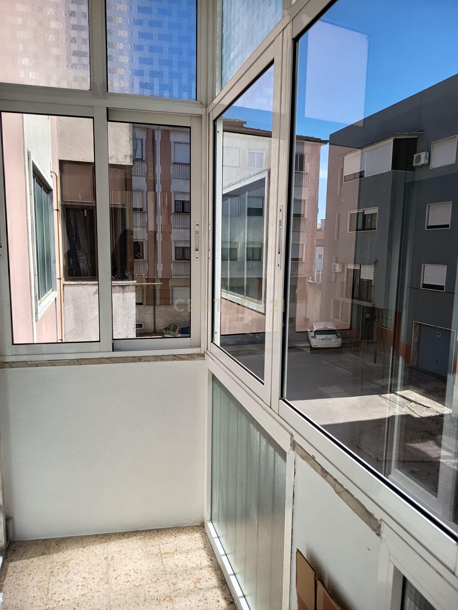 Fotografia 3 de T2 para Arrendamento em Odivelas