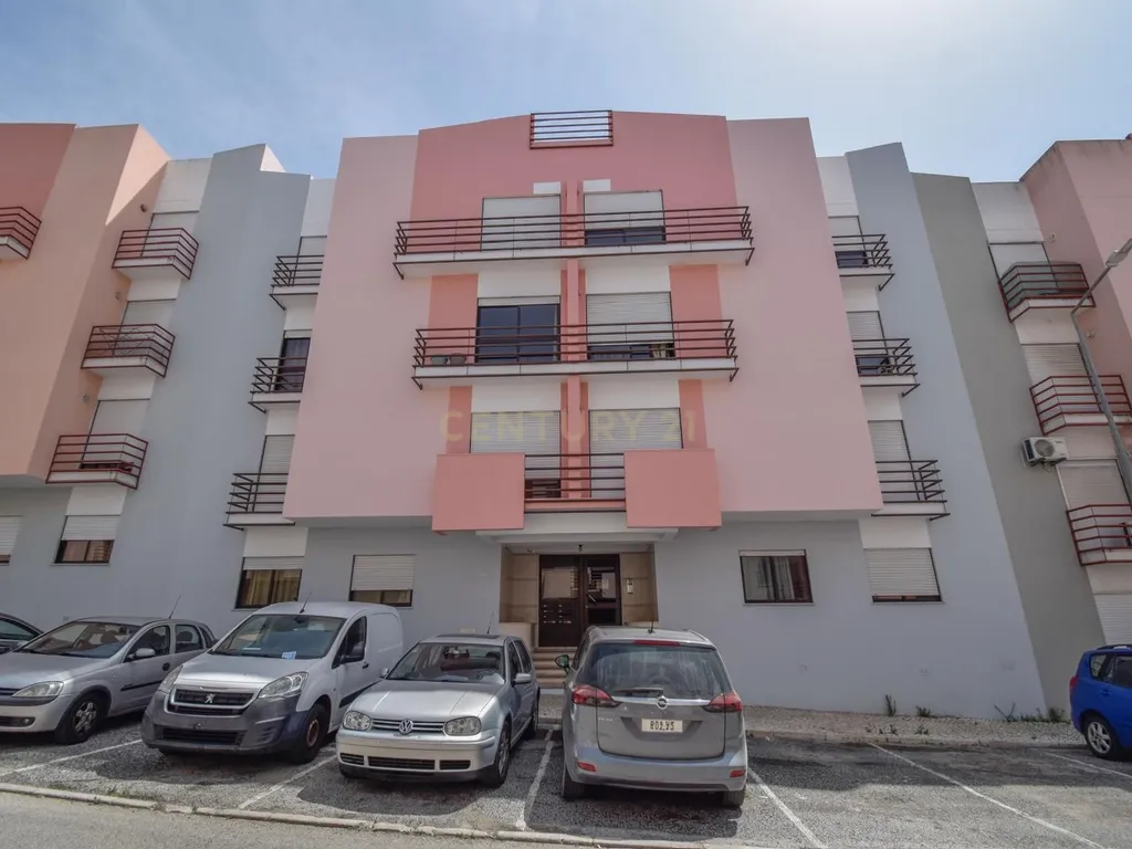 T3 com Arrecadação e Estacionamento – Urbanização das Índias, Vialonga - Image 17