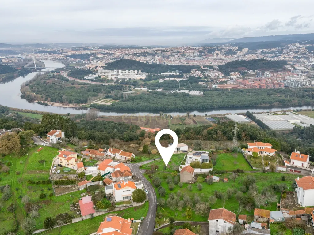 Venda | Terreno panorâmico para construção com 800m2 em Marco dos Pereiros, Coimbra - Image 1
