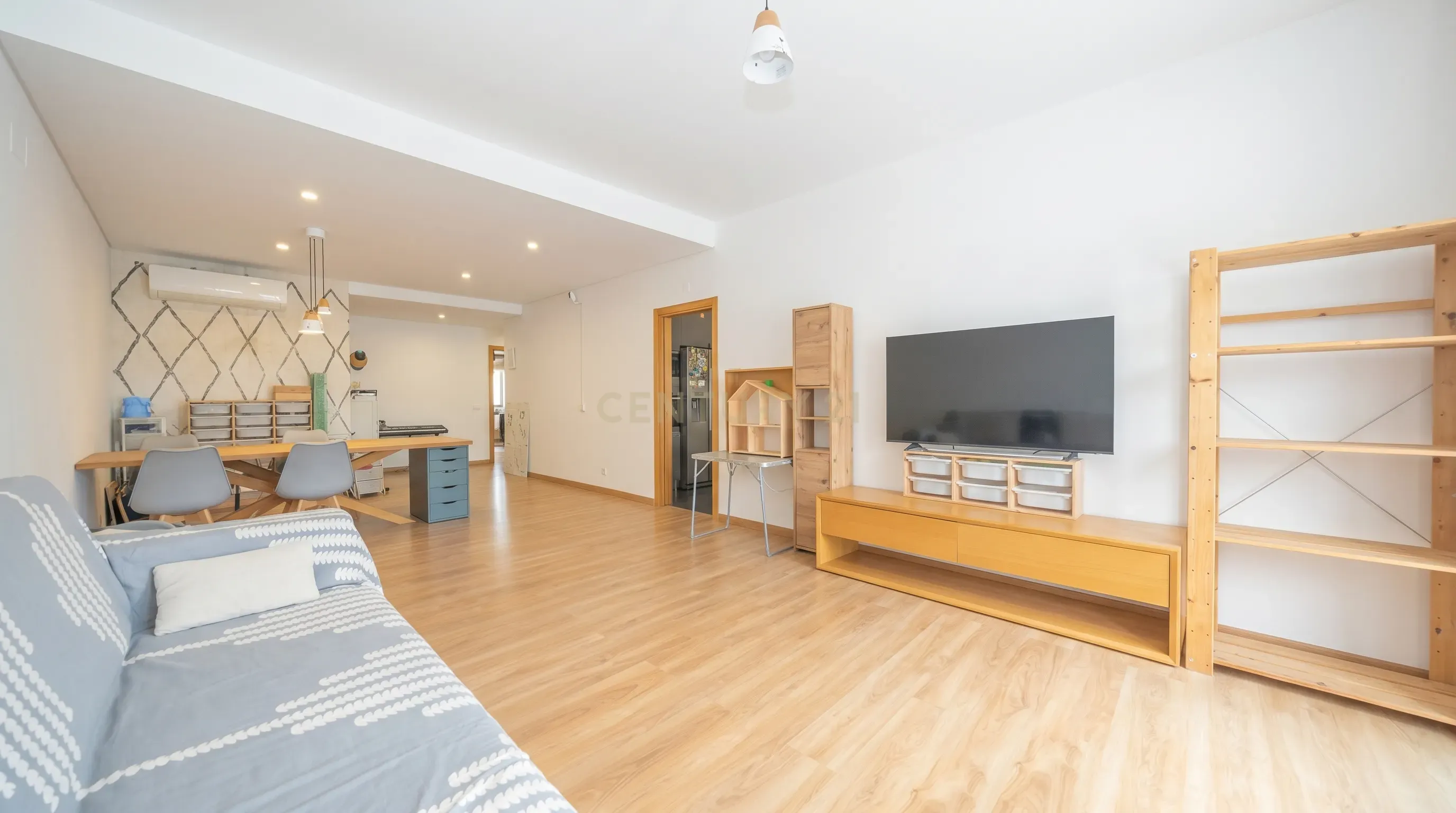 Fotografia 5 de Apartamento T3 com Vista Rio, Varanda e Lugar de Parqueamento, na Saboaria, em Setúbal