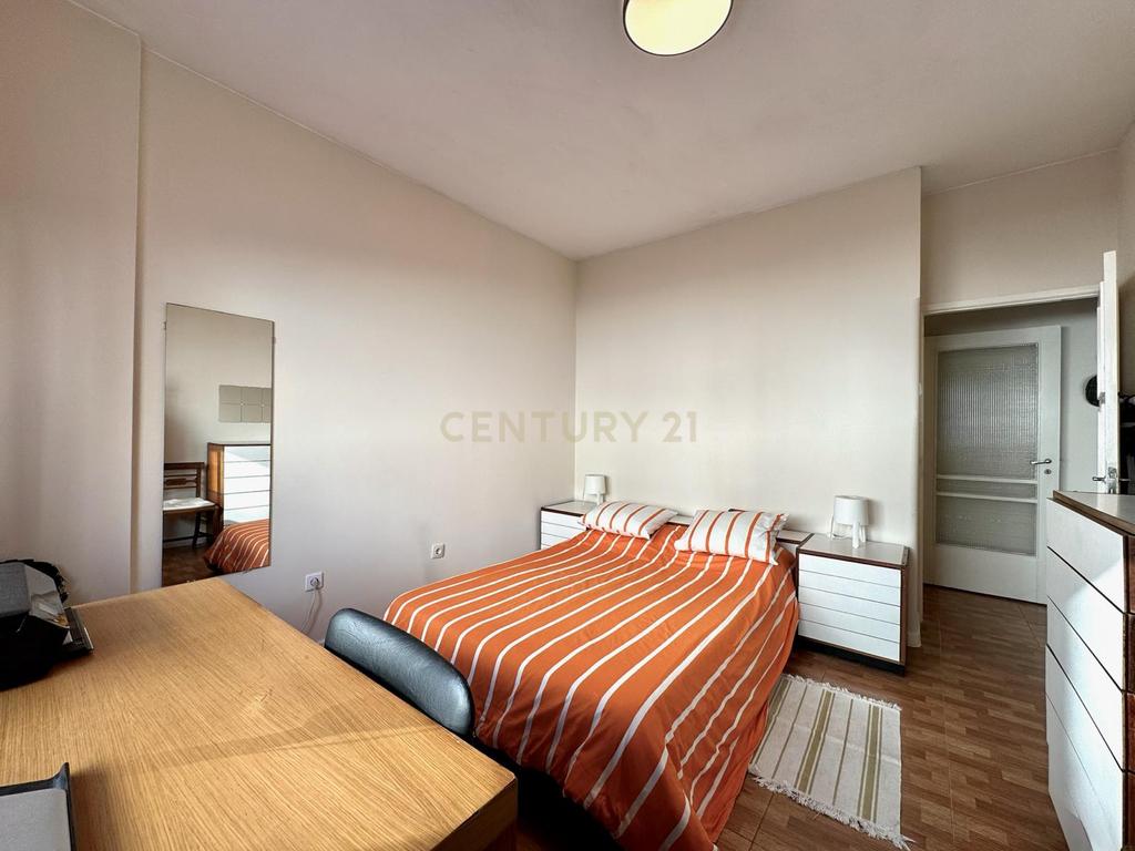 Fantástico Apartamento T2 com Varandas no Centro do Porto - Image 13
