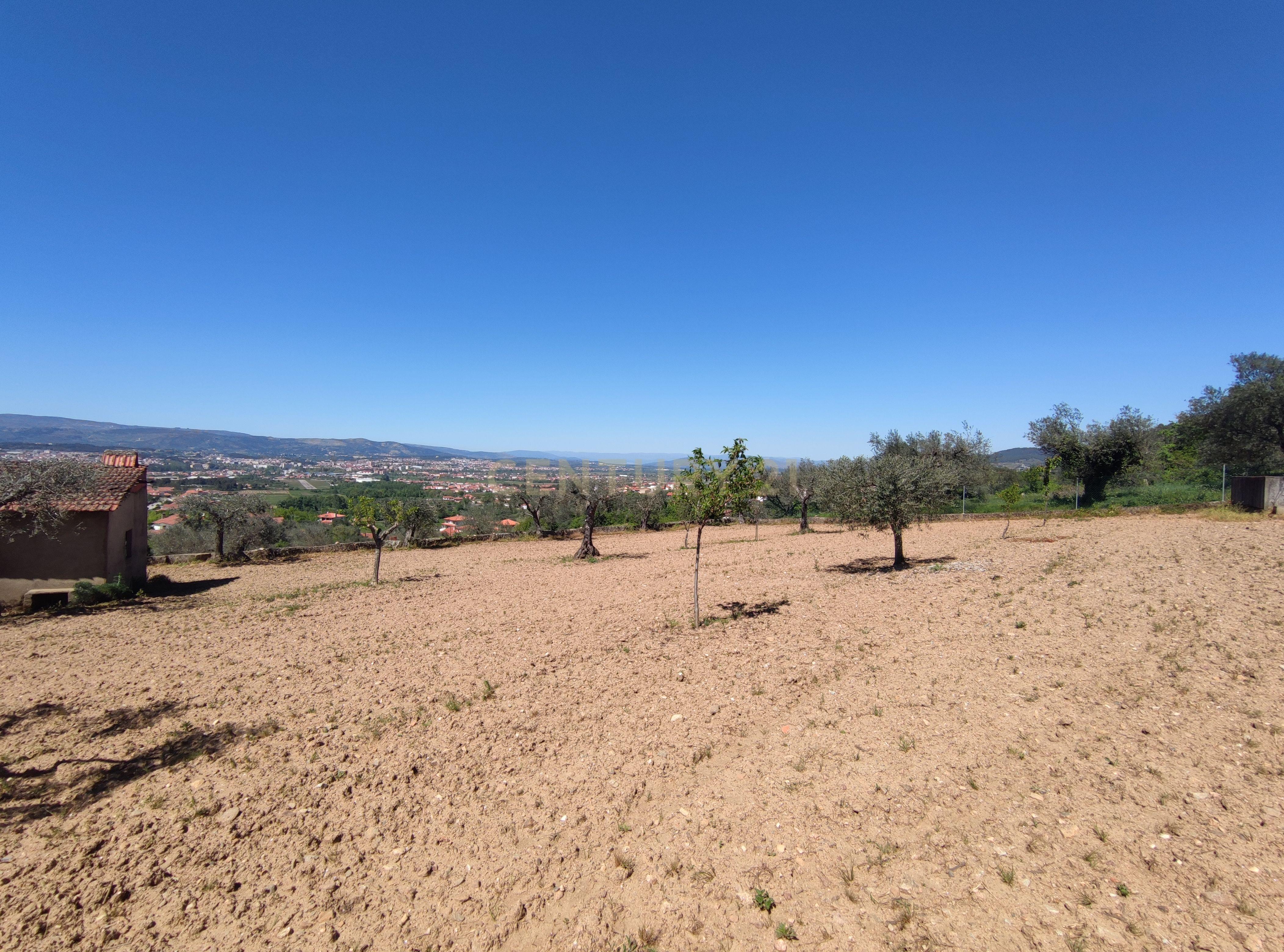 Moradia T2 para recuperar com terreno - Image 25