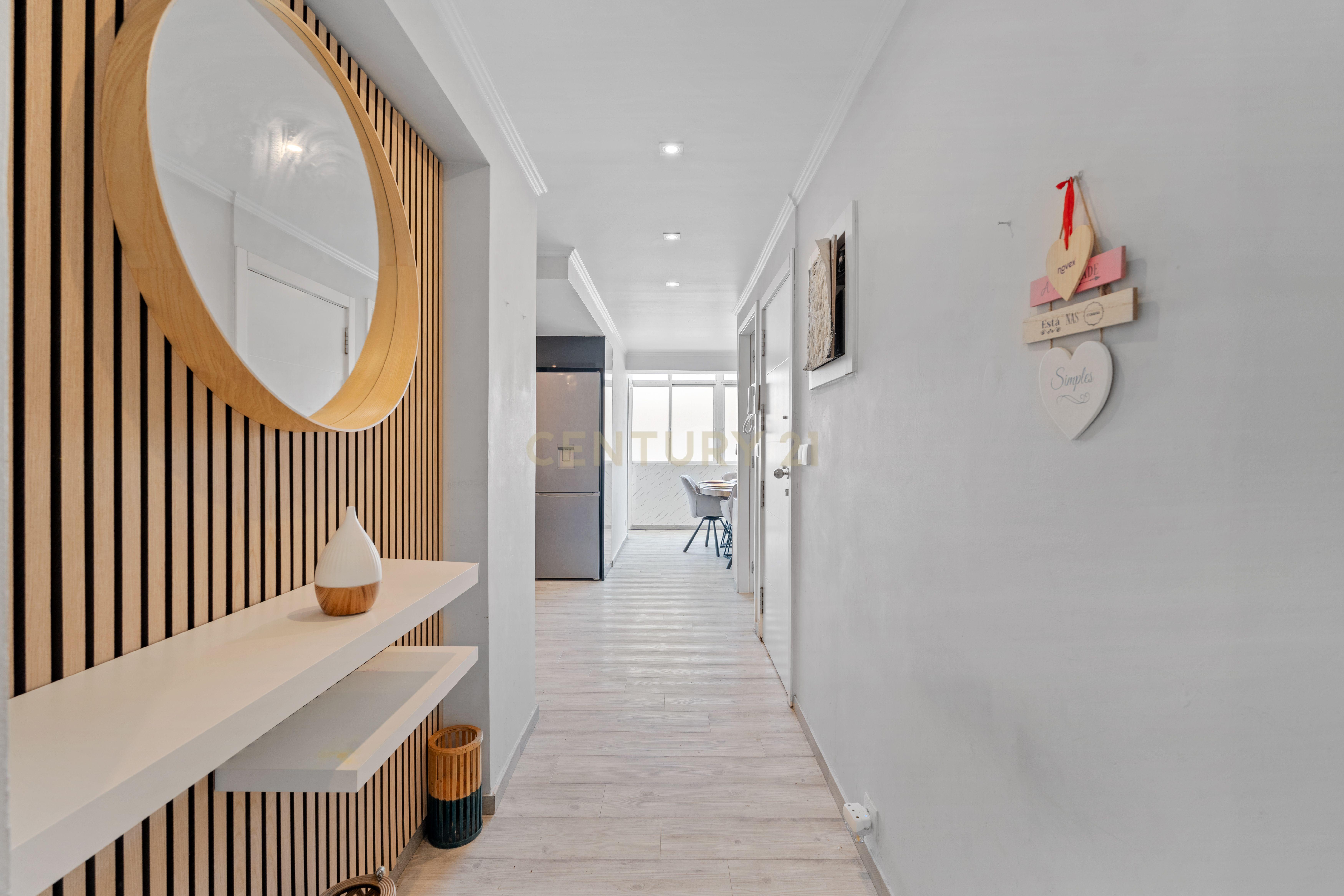 Penthouse T4 Remodelada com Terraço Privativo e Vista Panorâmica sobre Lisboa