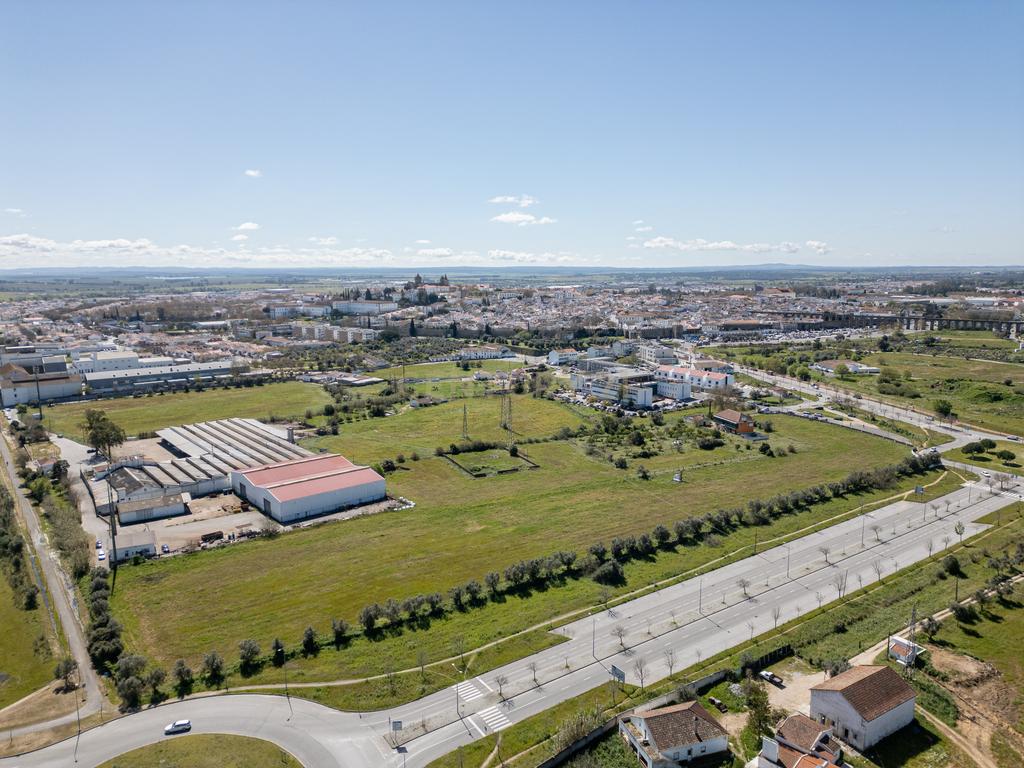 ÉVORA-PORTUGAL- Terreno em Local de Luxo,  Construível em Évora - 31.681m² -Oportunidade para SI e para ÉVORA! - Image 2