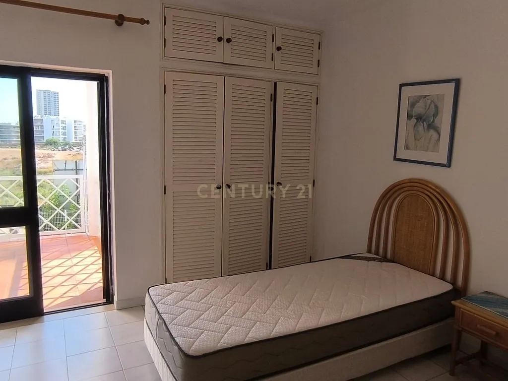 Apartamento T1 em Portimão com Piscina e Estacionamento - Image 6