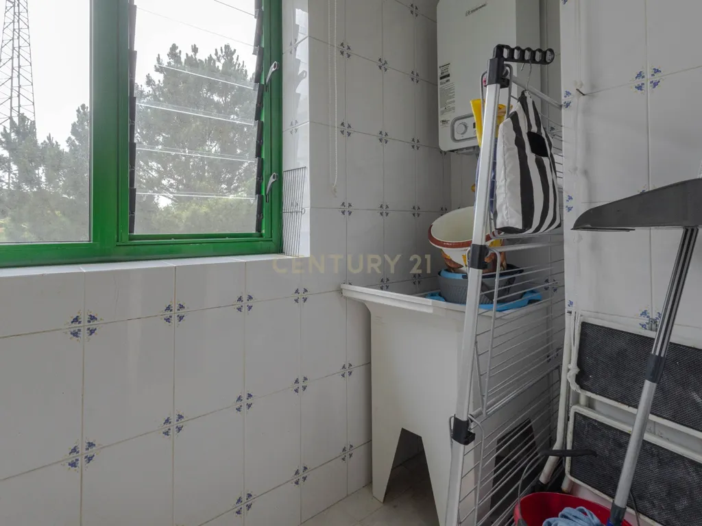 Fantástico Apartamento T2 com Lareira, Varanda e Lugar de Garagem | Fânzeres – Gondomar - Image 14