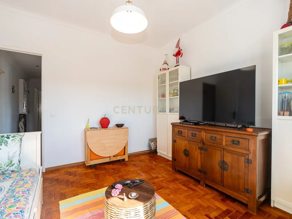 Apartamento T2 na Povoa de Santo Adrião com Excelente Localização e Conforto - Image 4