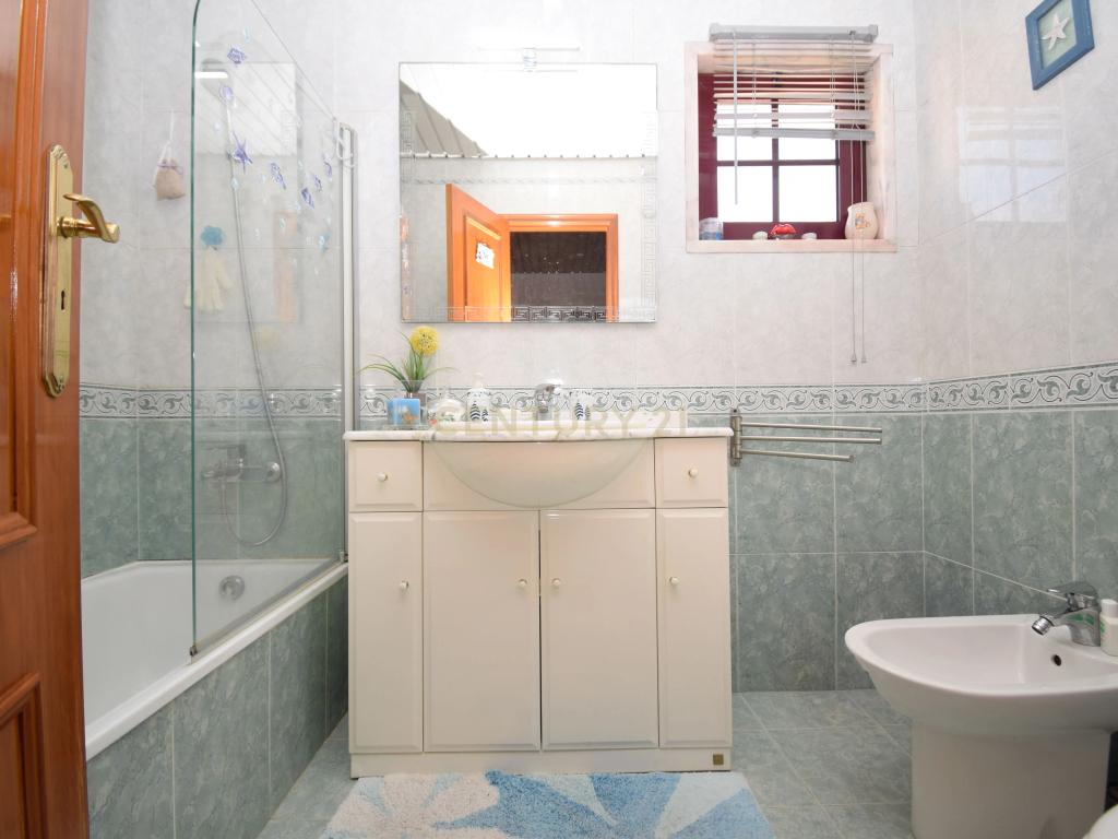 Apartamento T3, com 107 m² de área útil, estúdio musical com 40 m² e garagem fechada , varanda e arrecadação - Image 20