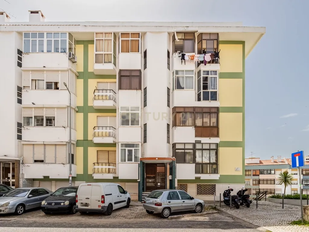 Apartamento T3 na Ramada com 92 m² e vista incrível para Lisboa - Image 15