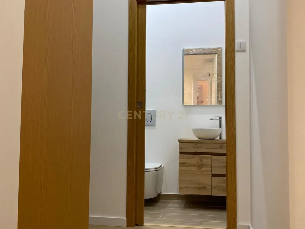 Apartamento T3+1*com logradouro | Totalmente remodelado | Centro de Lisboa - Image 17