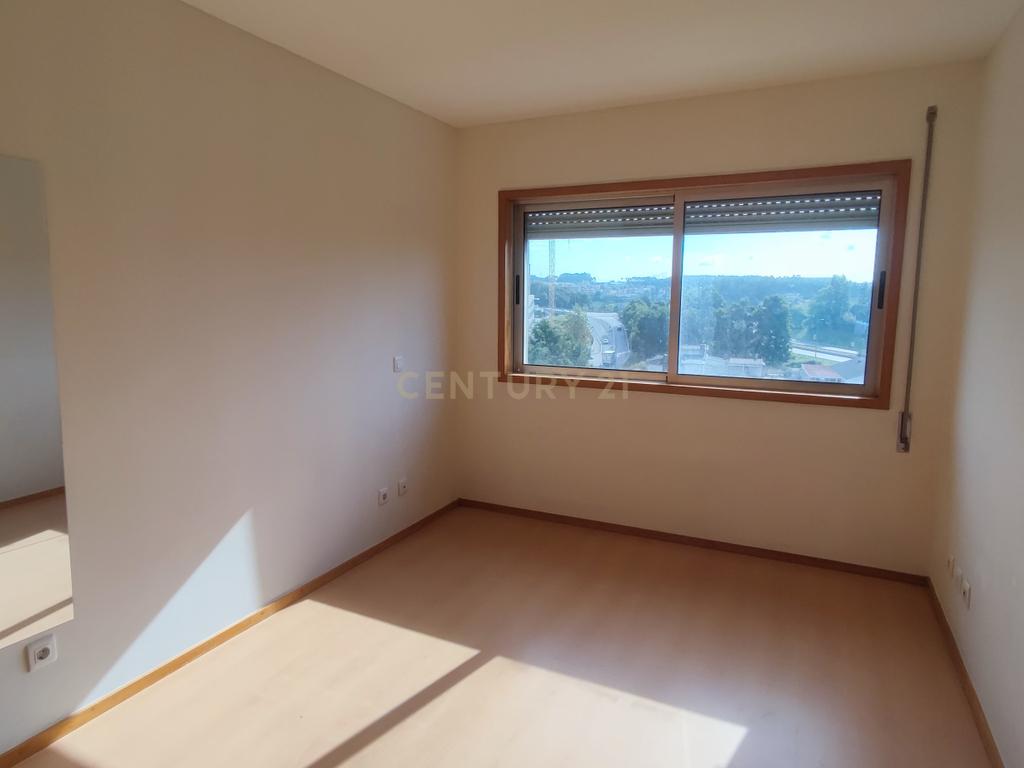 Apartamento T3 no Último Piso com Garagem – Moreira da Maia, Porto - Image 7