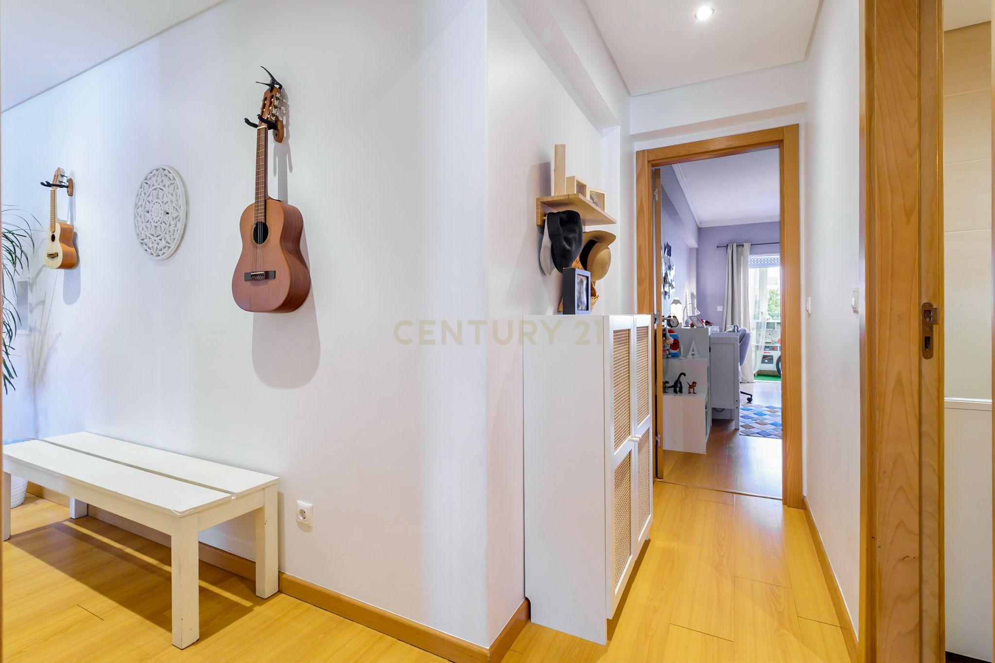 Fotografia 3 de Apartamento T2 Remodelado - Ótima localização