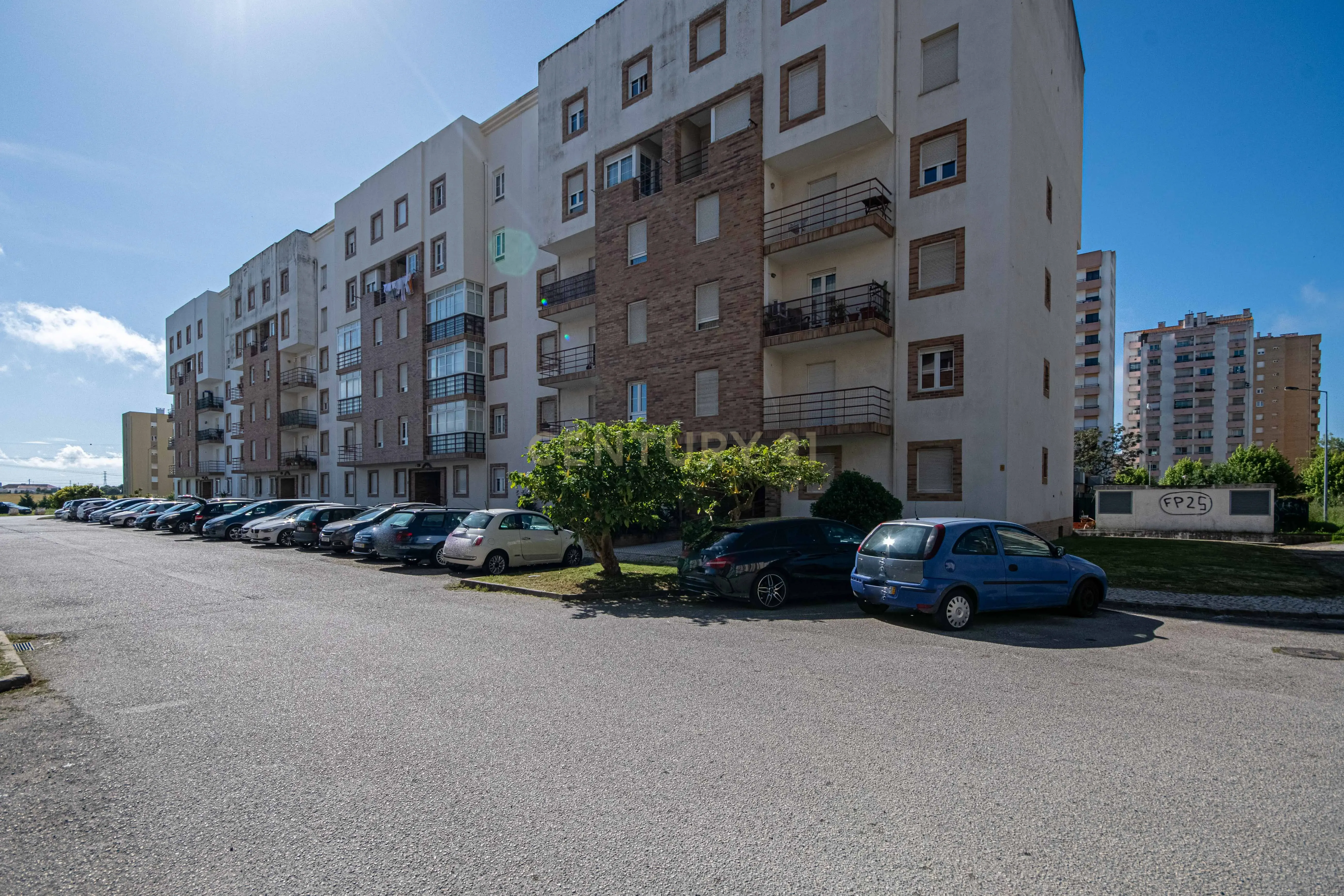 Apartamento T3 à Venda no Edifício Palmeiras - Carregado - Image 3