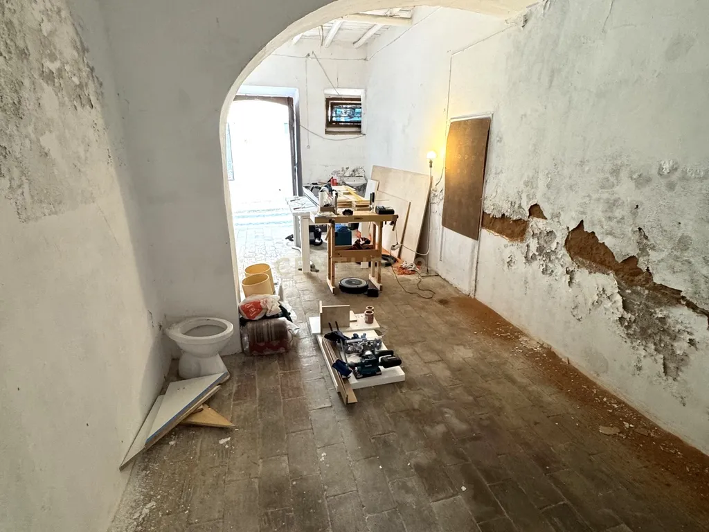 Apartamento com Projeto Aprovado e Vista para a Cidade em Portimão - Image 5