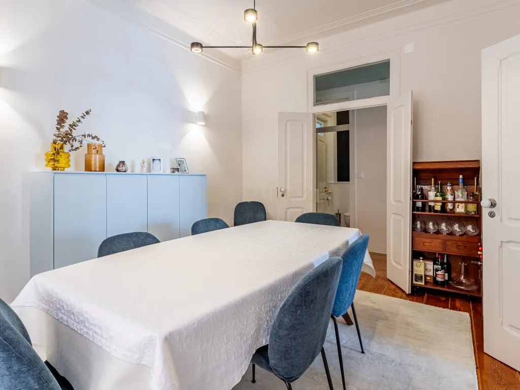 Apartamento T4 Renovado em Santo António, Lisboa — Onde a elegância se sente em cada detalhe - Image 14