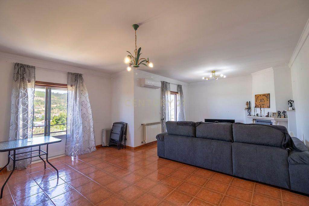 Fotografia 4 de Apartamento T3 no coração da vila de Arganil