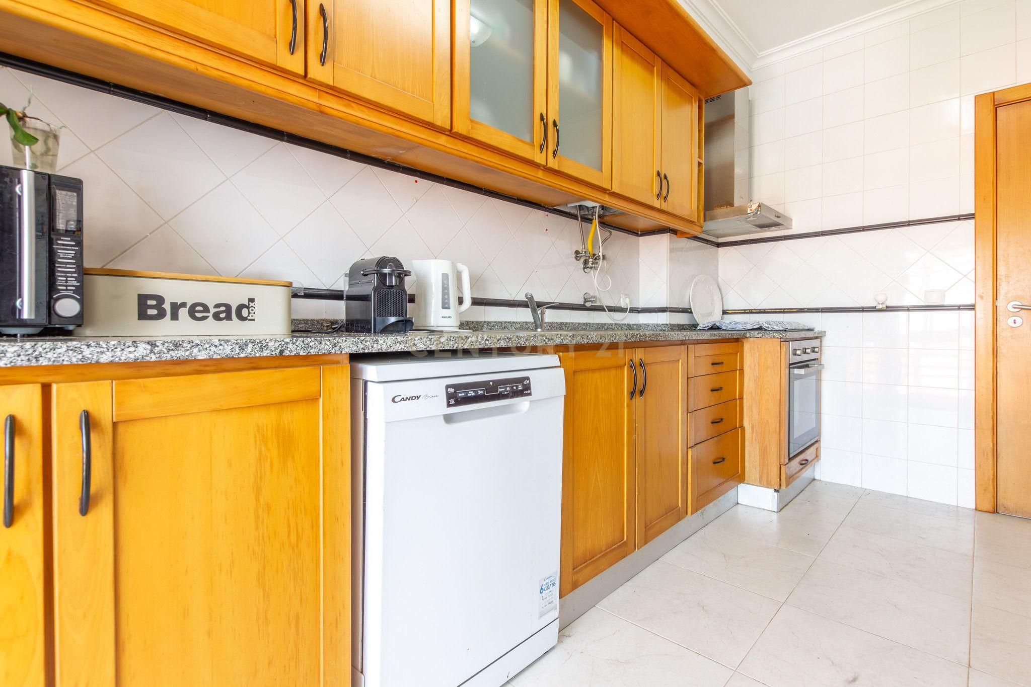 Quinta do Conde - Apartamento de 3 assoalhadas com varanda, lavandaria e  arrecadação. - View 3