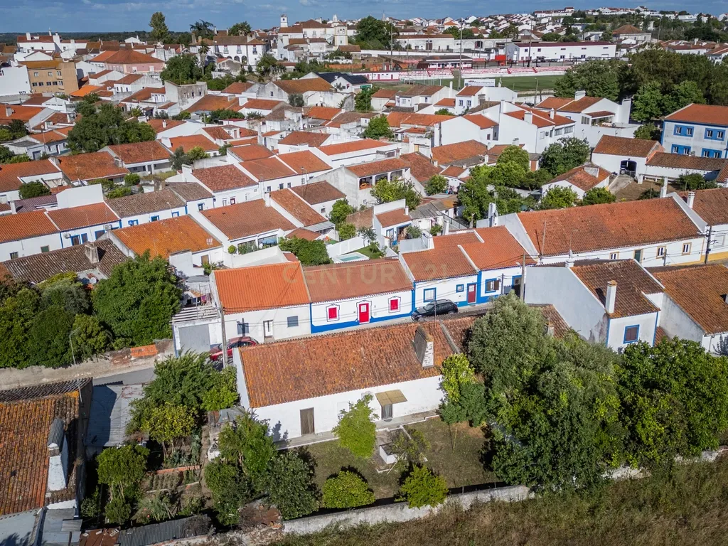 Moradia T2 Premium com Piscina, Suite e Acabamentos de Excelência - Image 41