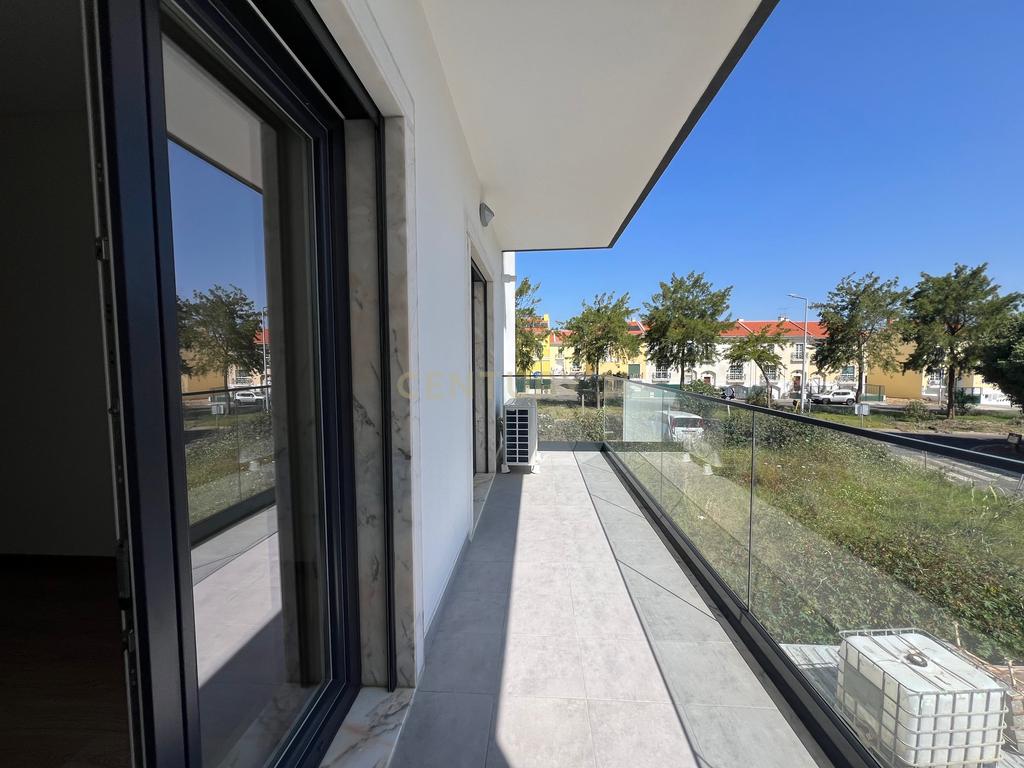 Apartamento T2 NOVO para arrendamento - Image 1