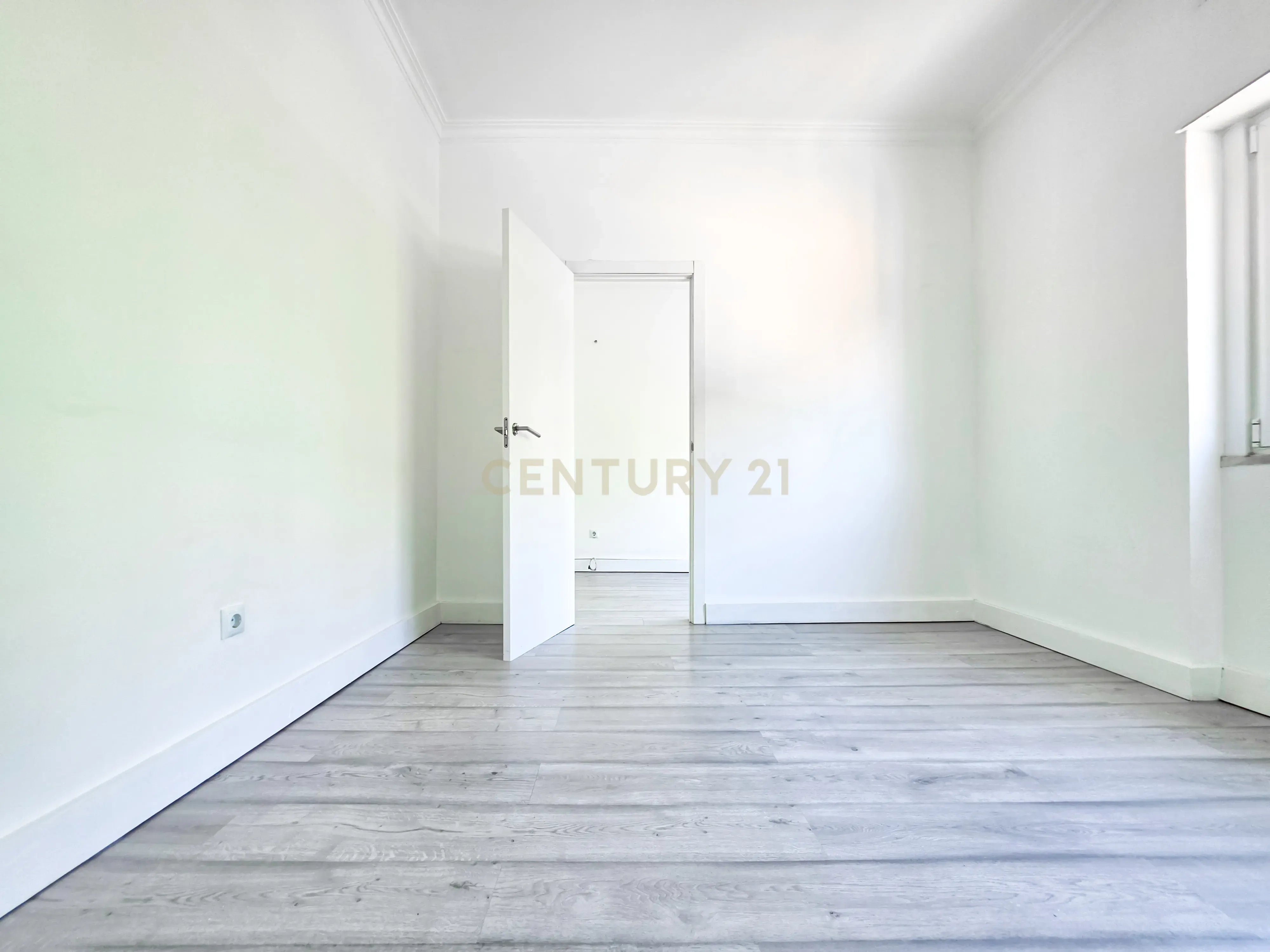 Fotografia 11 de Apartamento T2 Remodelado no Barreiro – Moderno, Versátil e Pronto a Habitar