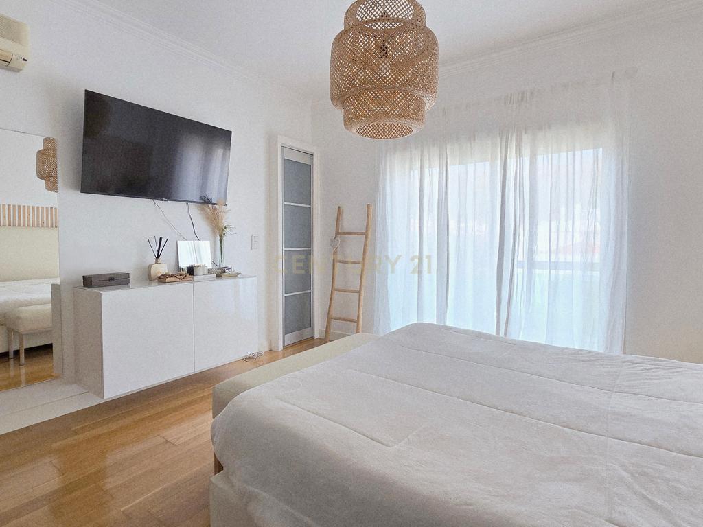Apartamento Duplex T3 perto do mar na Caparica — Conforto, Elegância, Proximidade da Natureza e Estilo de Vida Descontraído - Image 9