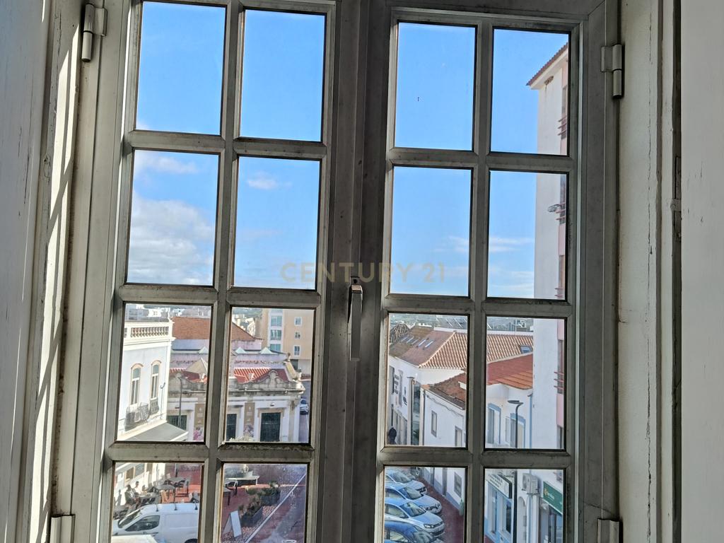 Edificio Habitacional 4 Pisos em Lagoa com Vista Panorâmica e Boa Localização - Image 19