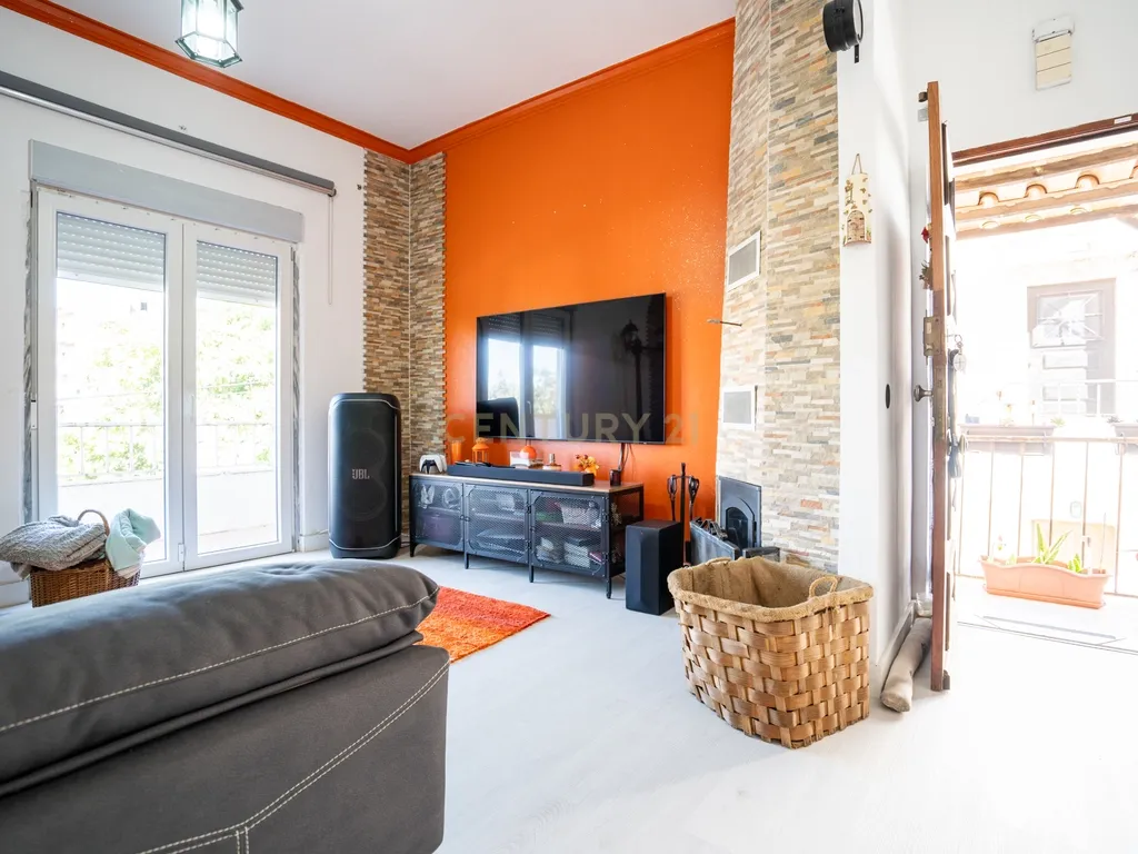 Moradia T5 em Casal de Cambra, Sintra - Oportunidade Única! - Image 1