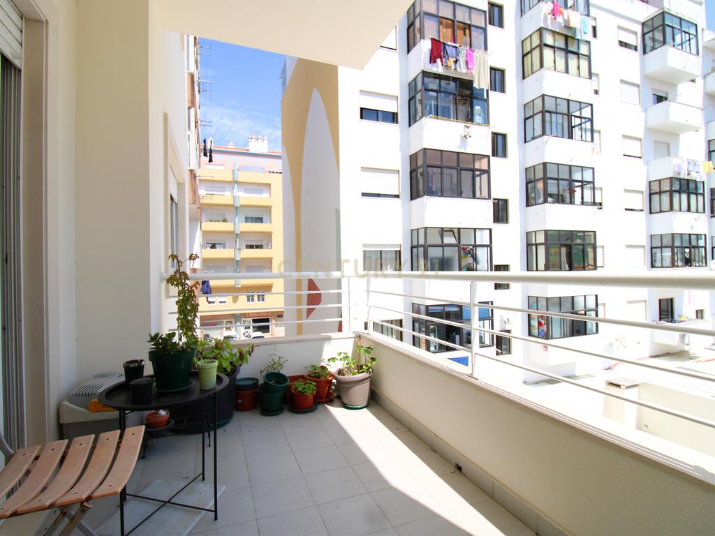 Apartamento T4 com Parqueamento, nas Caldas da Rainha - Image 24