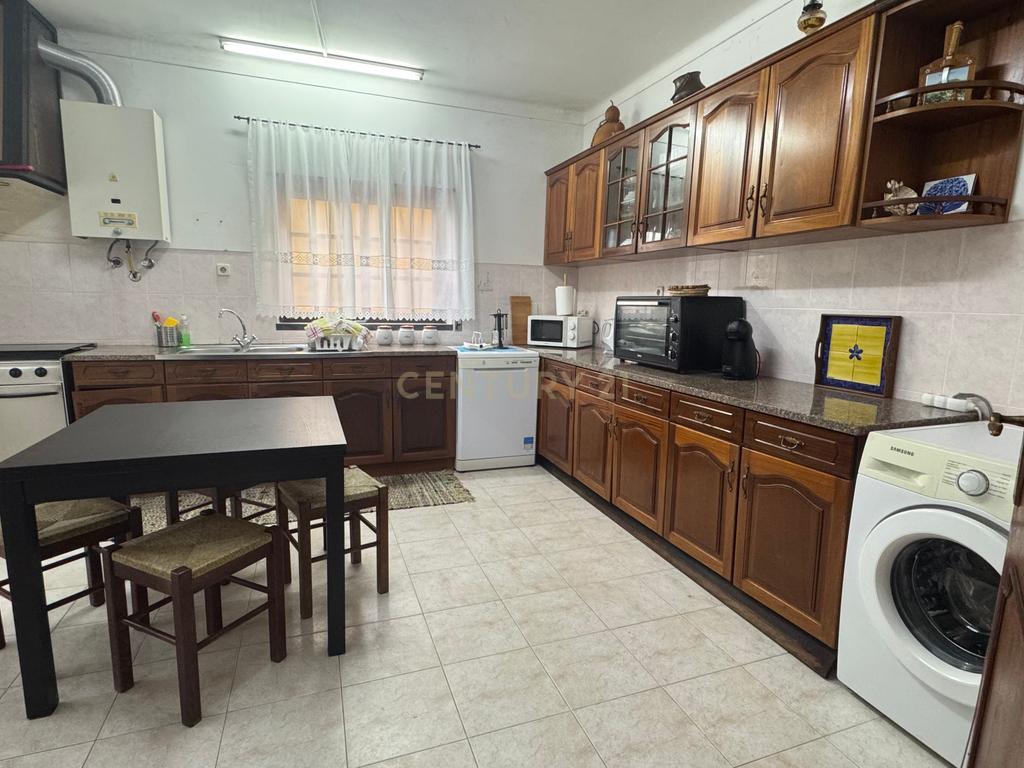Espetacular Moradia T4 com Jardim e Vista Campestre em Alenquer - Image 35