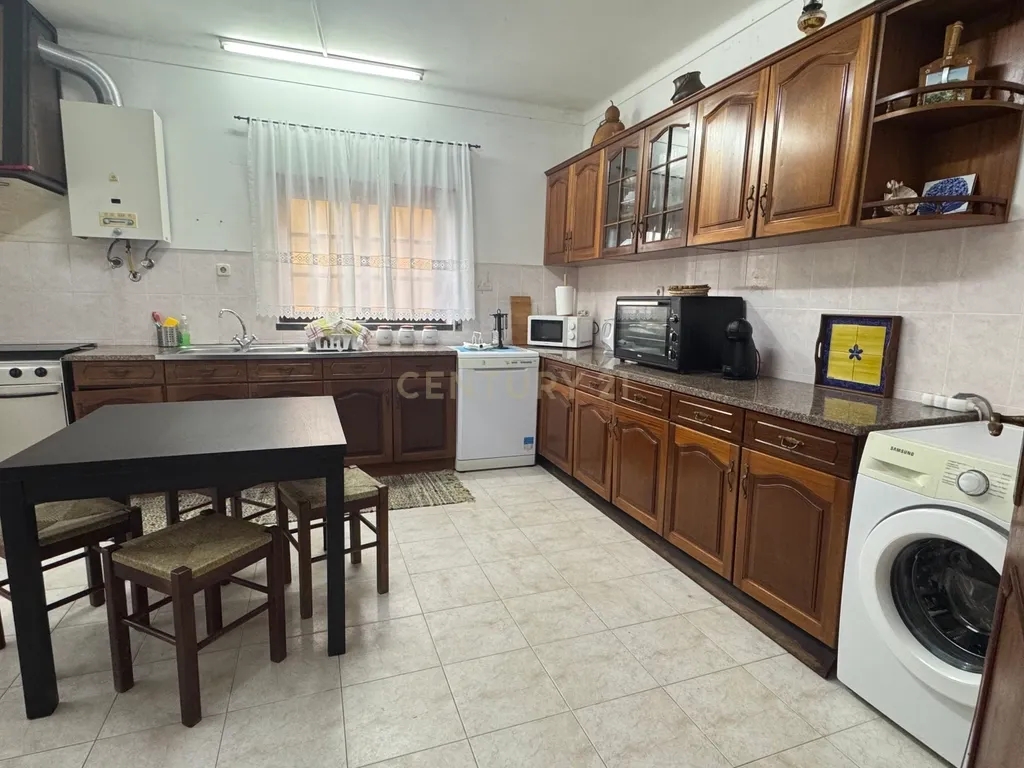 Espetacular Moradia T4 com Jardim e Vista Campestre em Alenquer - Image 35