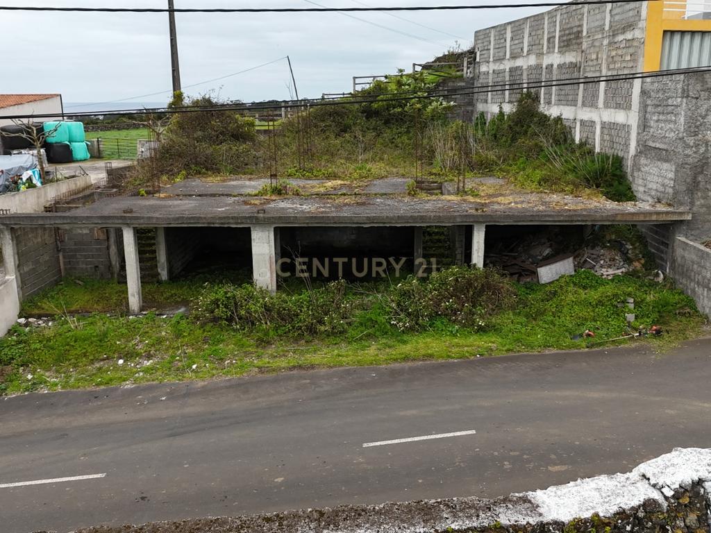 Terreno com inicio de construção em São Mateus da Calheta - Ilha Terceira - Image 3