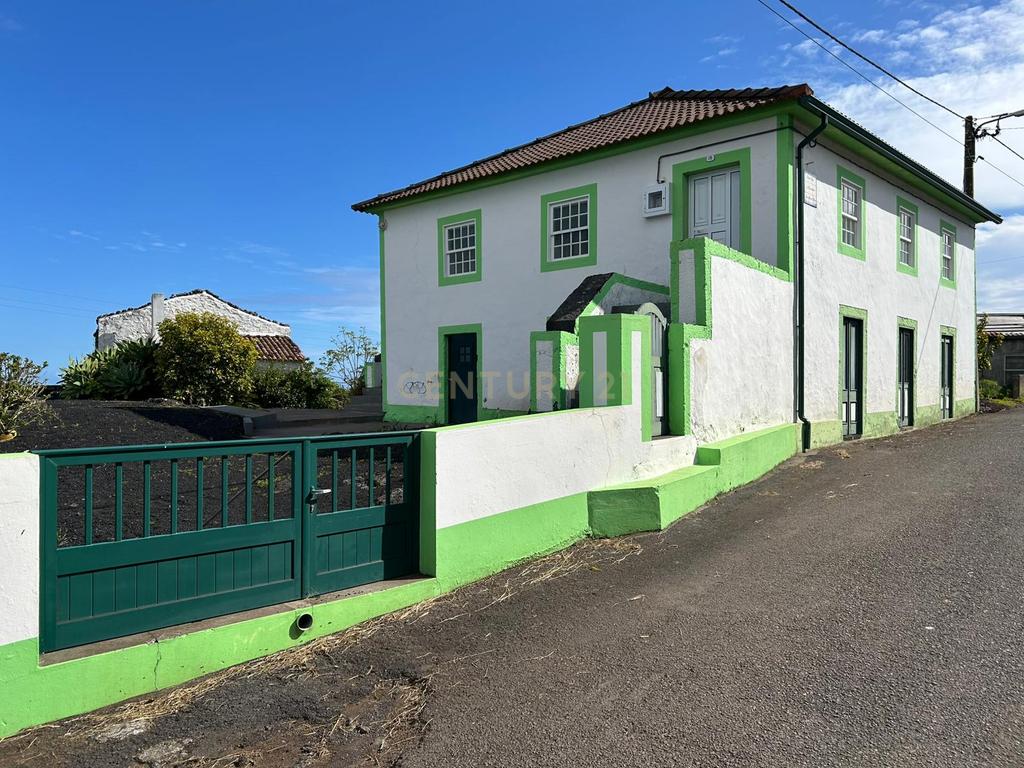 Exelente moradia T3 com Vista Mar em Piedade, Lajes do Pico - Image 1
