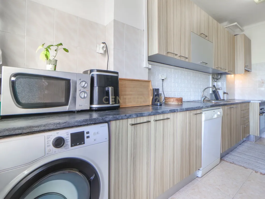 Apartamento T2 em zona central inserido em prédio com 2 elevadores | Praceta da Meia Laranja, Setúbal - Image 16