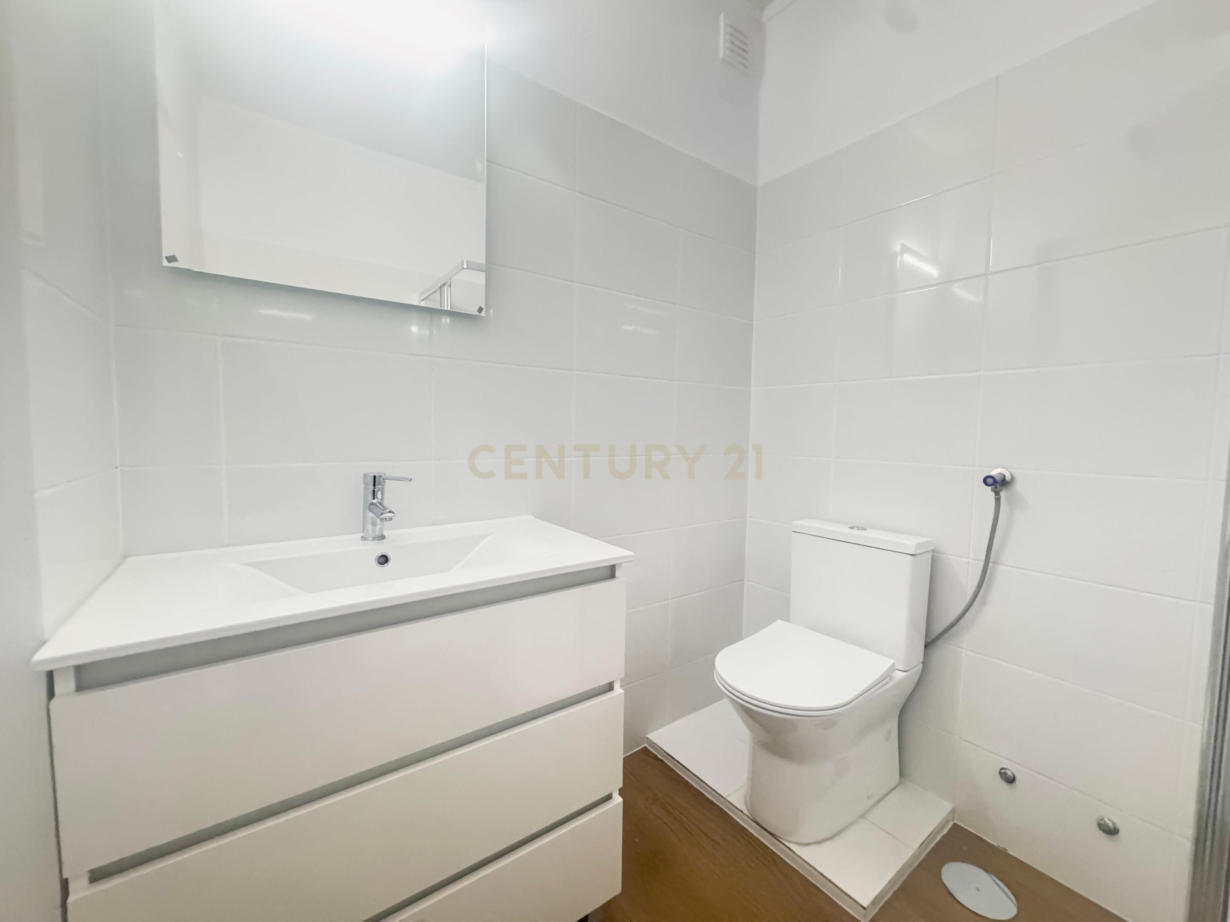 Fotografia 12 de Apartamento T1 em Armação de Pêra.