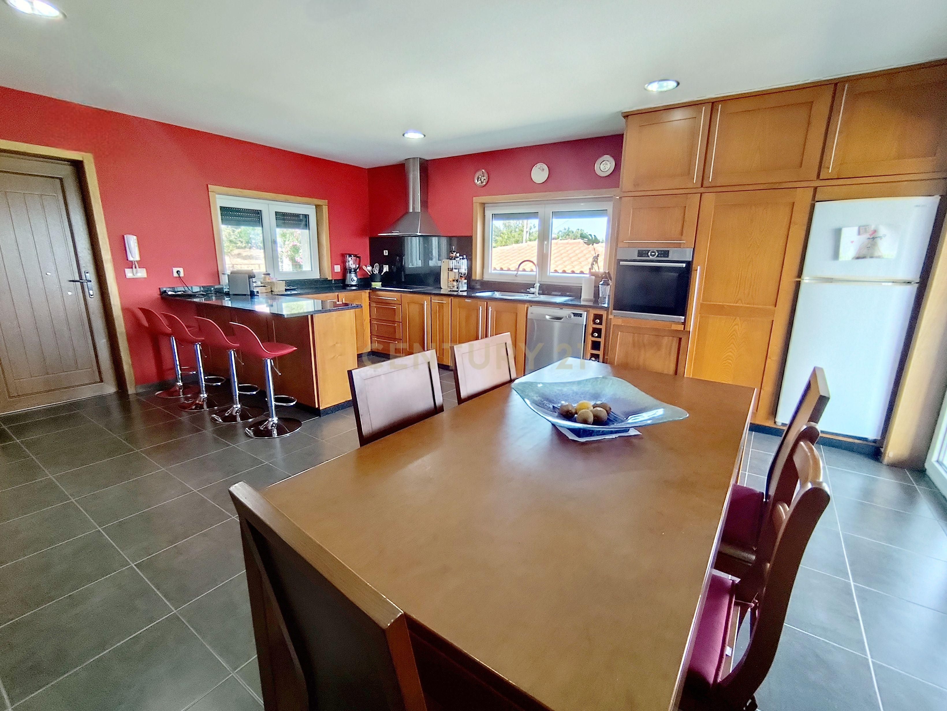 Fotografia 11 de Magnífica casa de campo com 4 quartos, garagem e jardim.