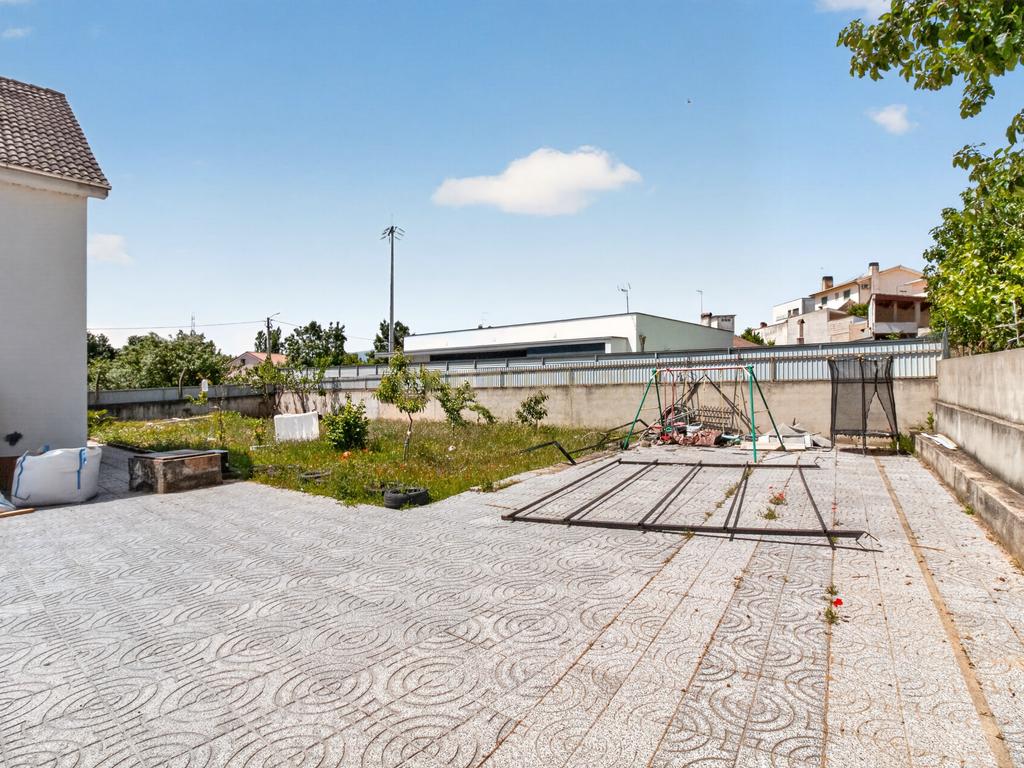 Moradia multi-familiar isolada em Bragança - Image 20
