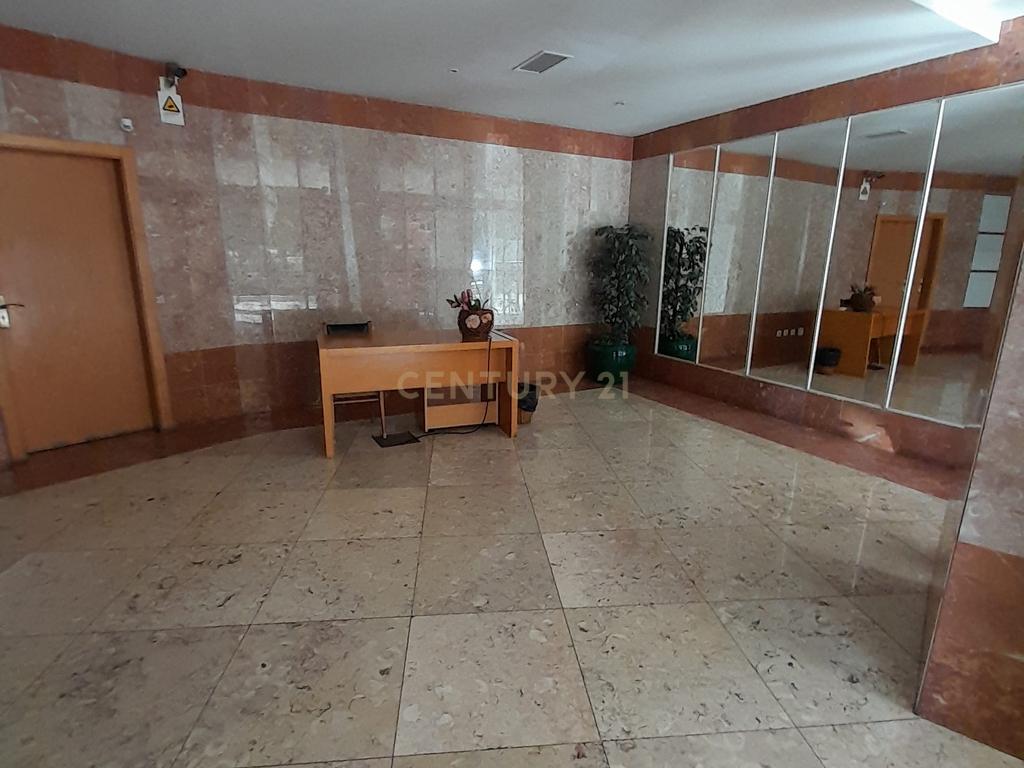 Fantástico T2 com Terraço e estacionamento, frente ao Parque das Conchas - Image 43