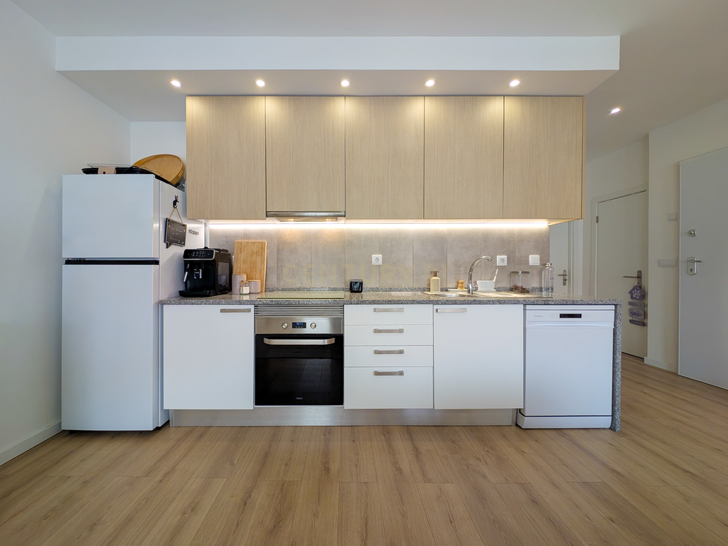 Apartamento de 3+1 assoalhadas totalmente renovado. - 2 Varandas - Image 3